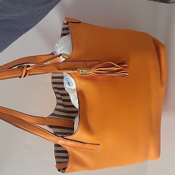 henri bendel Handbags - Henri Bendel Leather purse